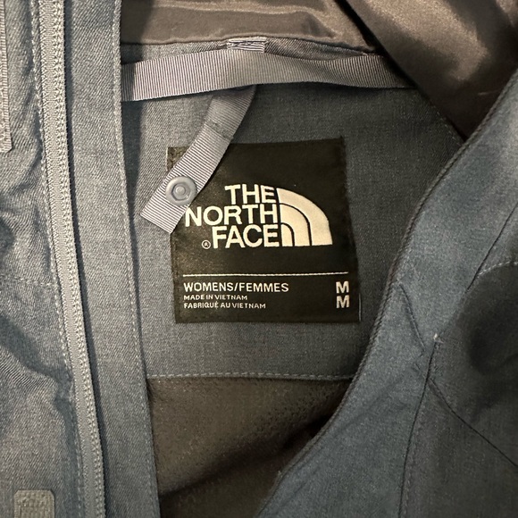 The north face jacket in women medium size. Two layers, barely worn, blue color - Picture 3 of 5